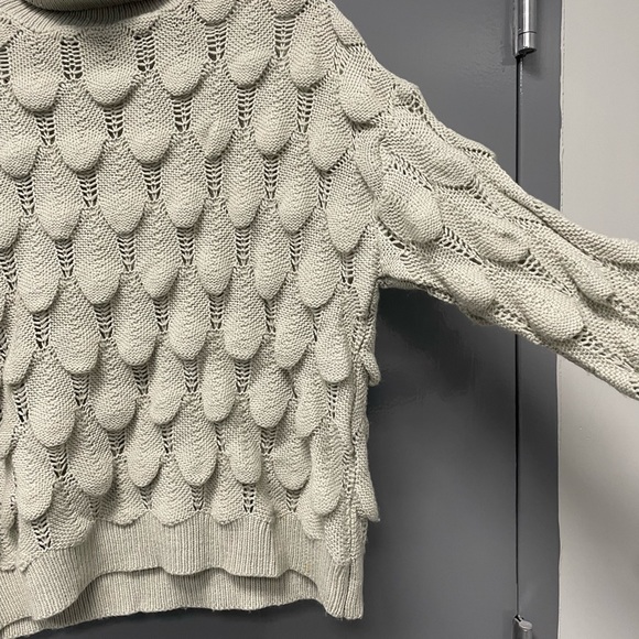 Funky Bubble Turtleneck Sweater- Gray size small - Picture 2 of 6